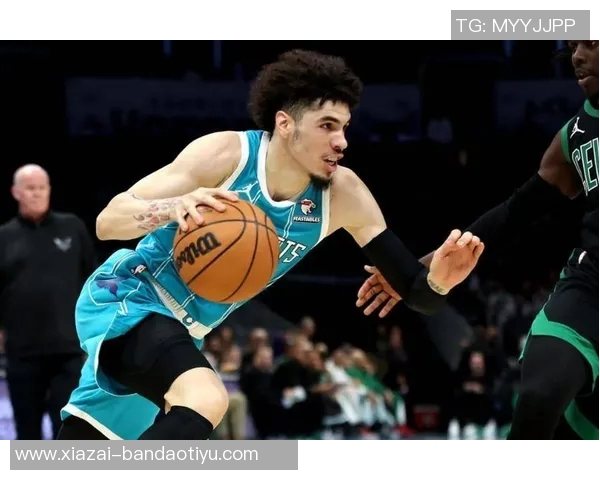 黄蜂主帅称三球为球队核心支柱表达他希望继续留在夏洛特的决心