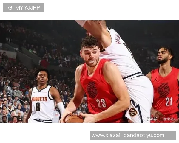 小杨激情泼水庆祝斯普利特首场胜利并获得比赛用球